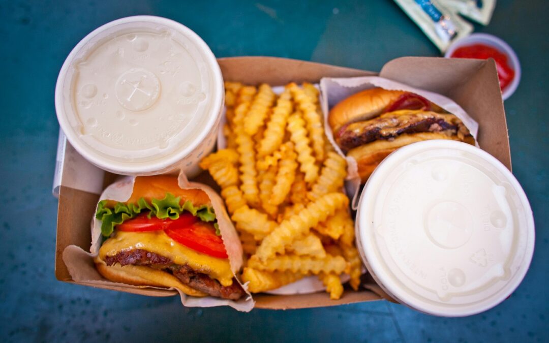 Nowe badanie ujawnia, że ultra-przetworzone produkty spożywcze przyczyniają się do tysięcy zgonów na całym świecie