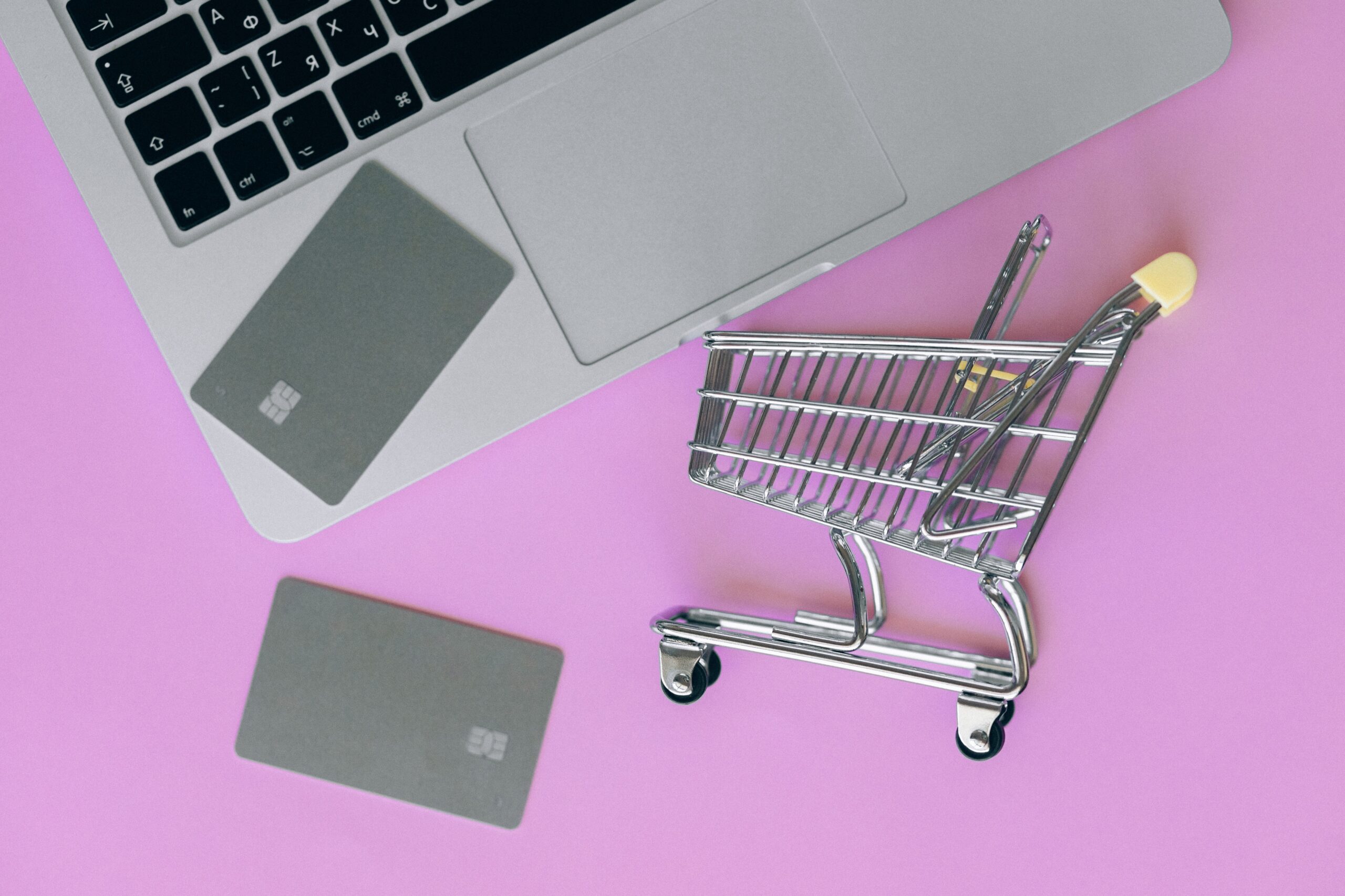 E-commerce w Polsce 2026: AI, zakupy mobilne i e-grocery napędzają nową erę handlu internetowego [Raport]